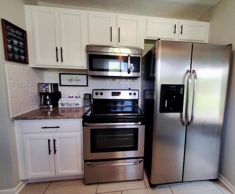 *New* Charming Clarkston Home Away from Home - Housity