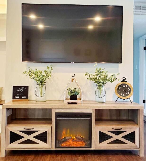*New* Charming Clarkston Home Away from Home - Housity