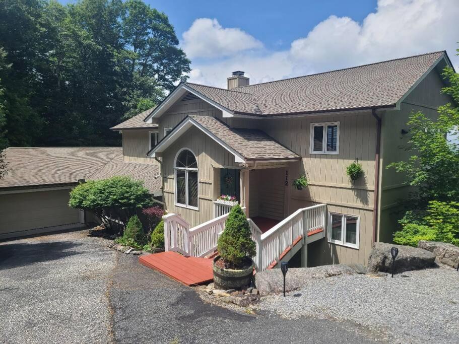 Beech Mountain 4 BR with Amazing Long-range Views - Housity