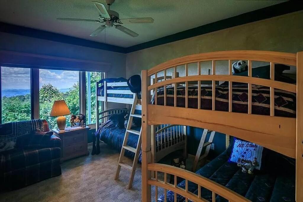 Beech Mountain 4 BR with Amazing Long-range Views - Housity