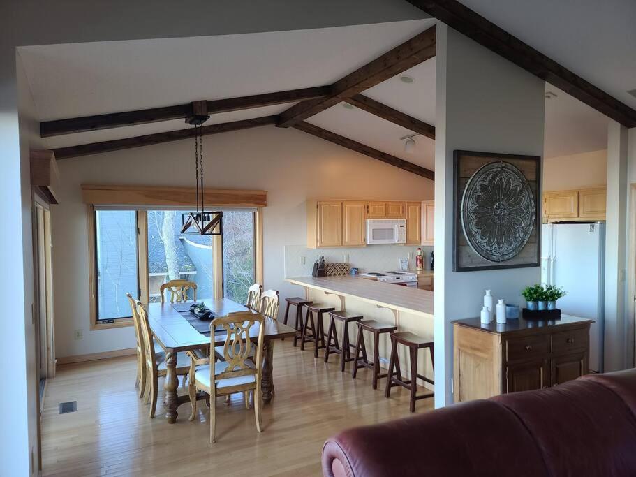 Beech Mountain 4 BR with Amazing Long-range Views - Housity