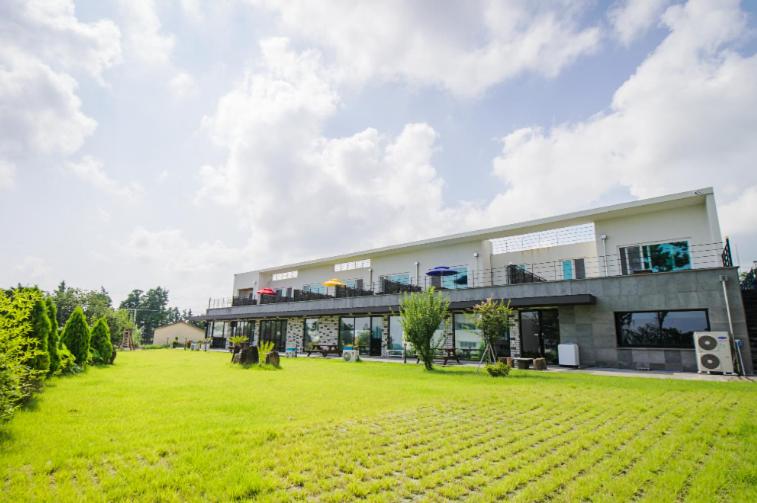 Haedenville Pension - Housity