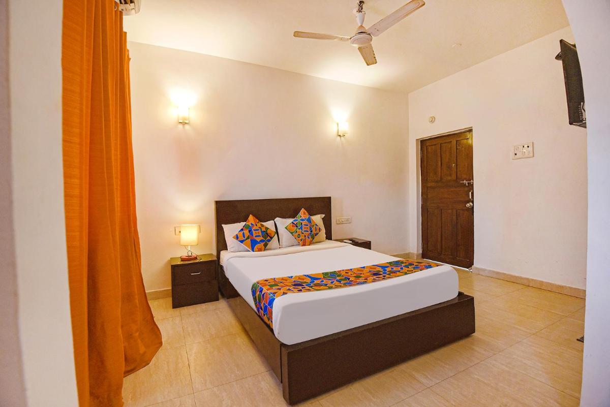 FabExpress Park Avenue With Pool, Calangute Beach - Housity
