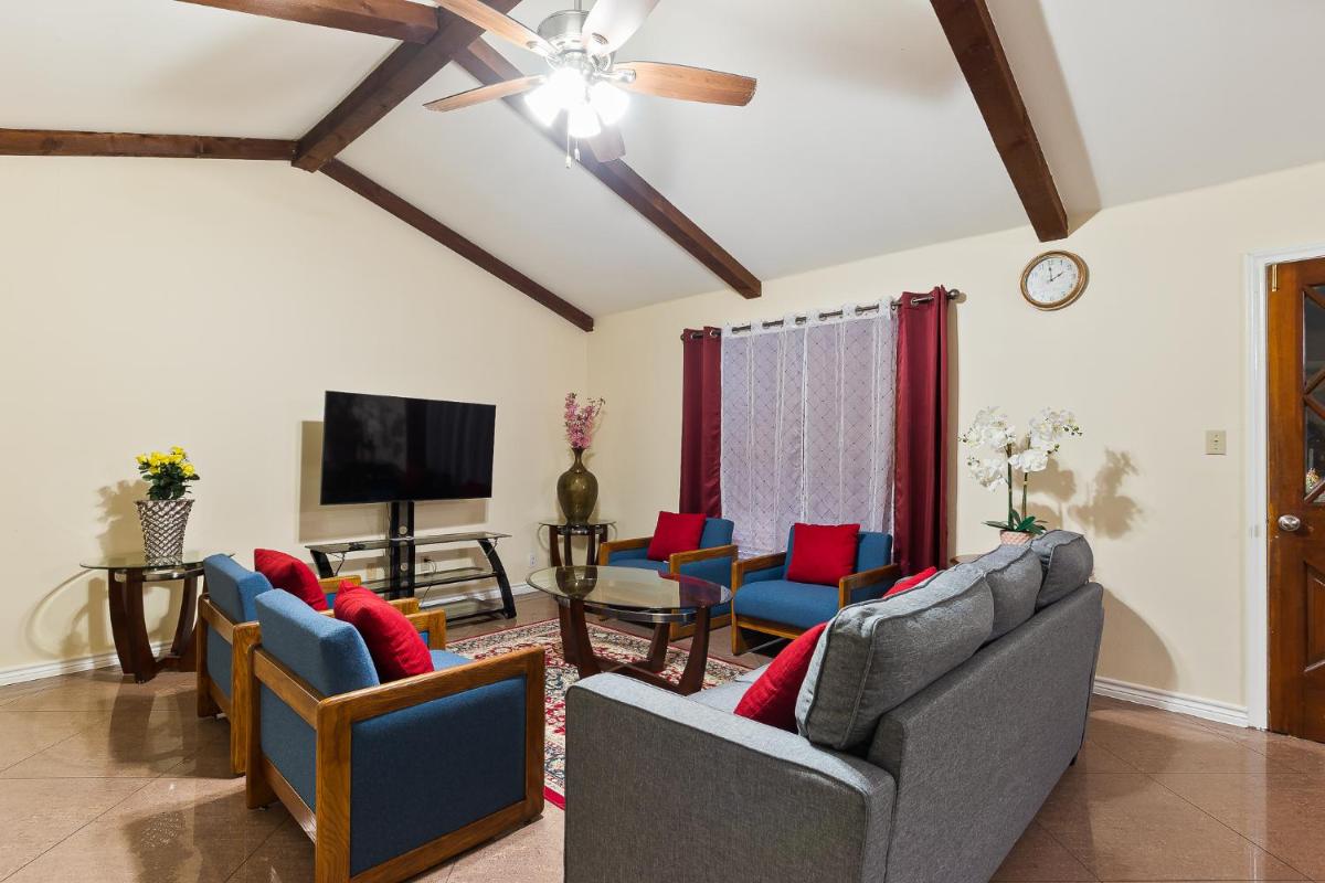 Fully Furnished 4 Bed 3 Bath Home with Pool - Housity