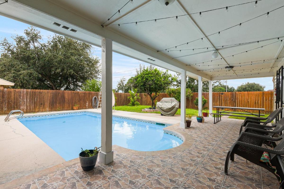 Fully Furnished 4 Bed 3 Bath Home with Pool - Housity