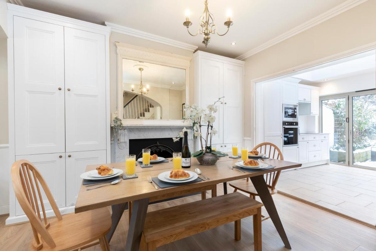 Beautiful 4 Bedroom Home - Housity