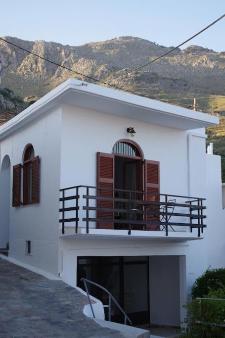 Kabana, a unique house in Sellia - Housity
