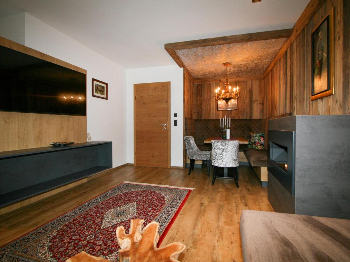 Apartment Erzherzog's Apts-Zillertal Kaiser Lodge by Interhome - Housity