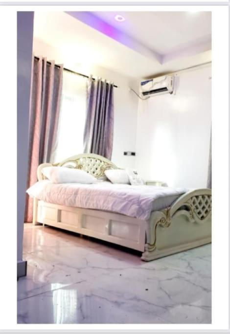 Cheerful 3 bedroom house with a massive garden! - Housity