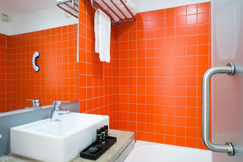 Uma casa de banho em Rocamar Exclusive Hotel & Spa - Adults Only