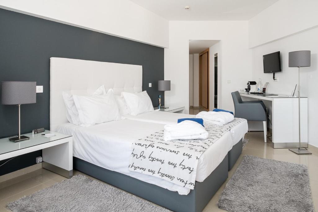 Uma cama ou camas num quarto em Rocamar Exclusive Hotel & Spa - Adults Only