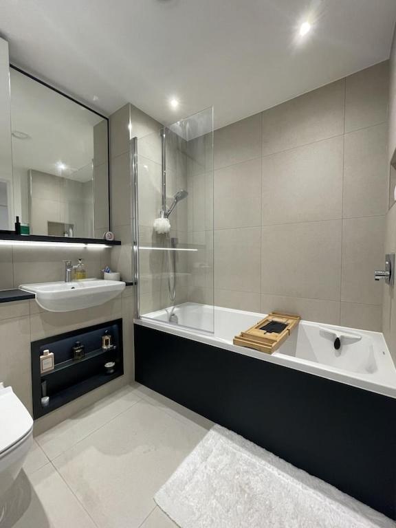 Stylish 1BR Apartment Next To Hampstead Heath - Housity