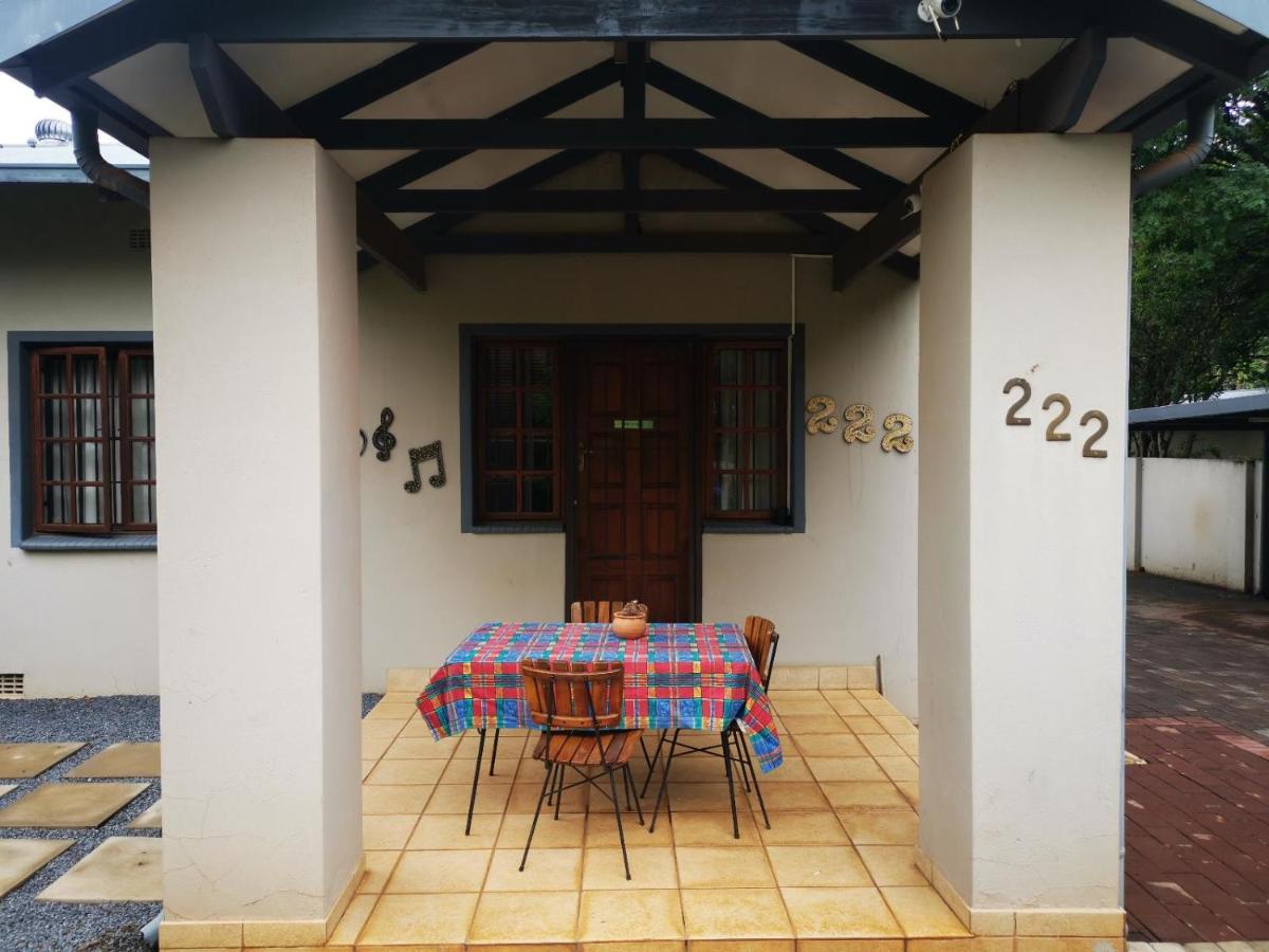 Cozy Manor Guestrooms - Housity