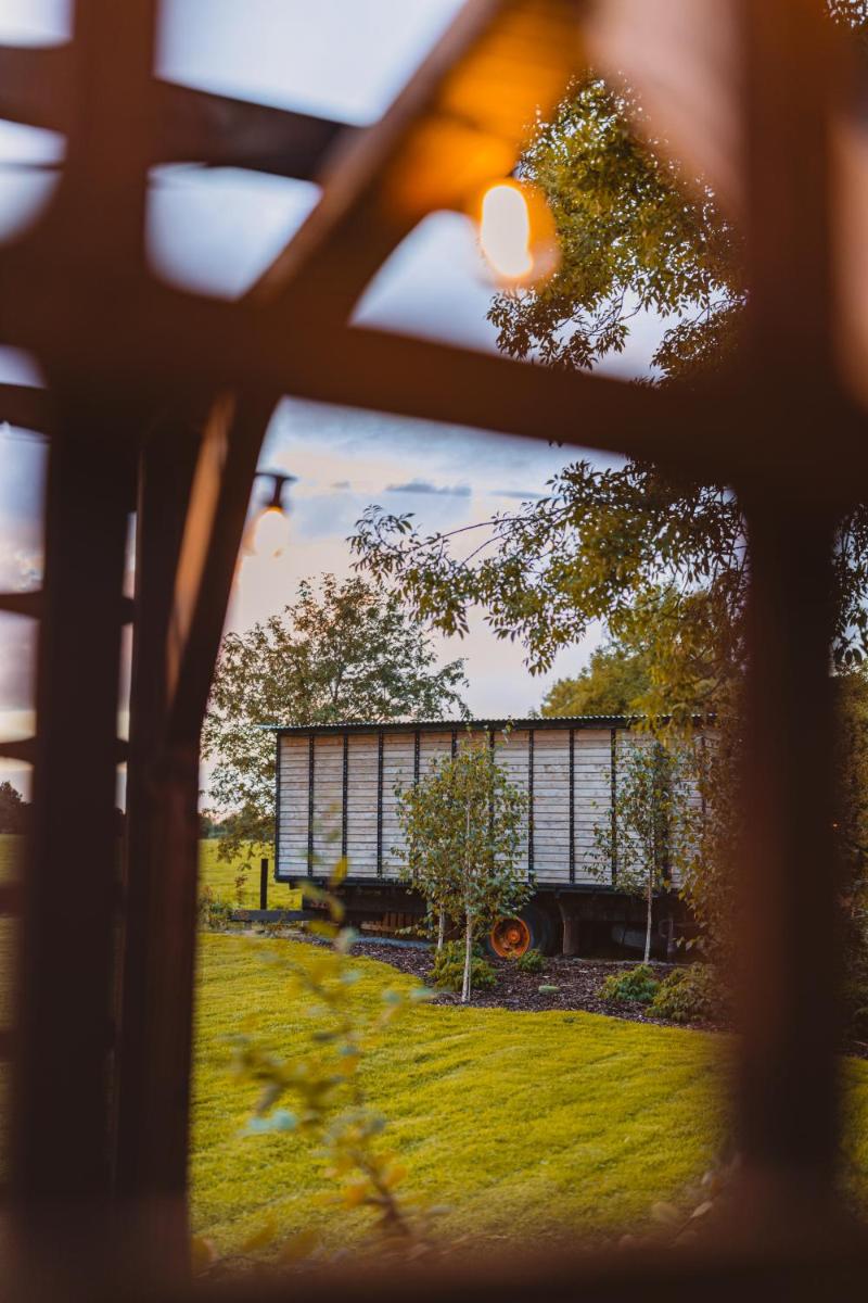 The Horrrsebox Tinyhouse Glamping - Housity