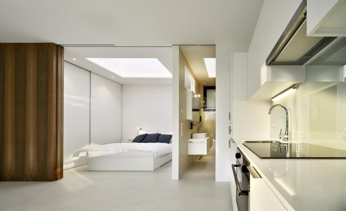 Mirror Houses - Housity