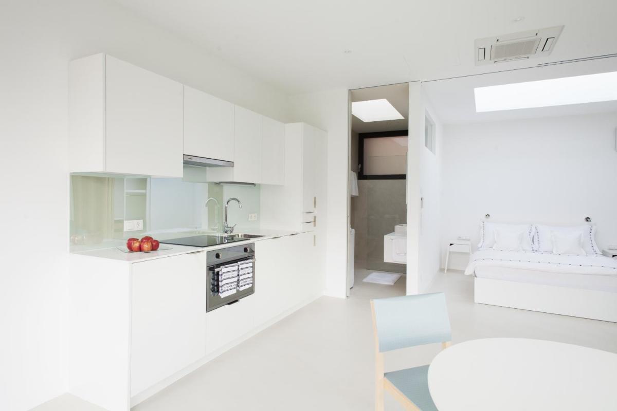 Mirror Houses - Housity