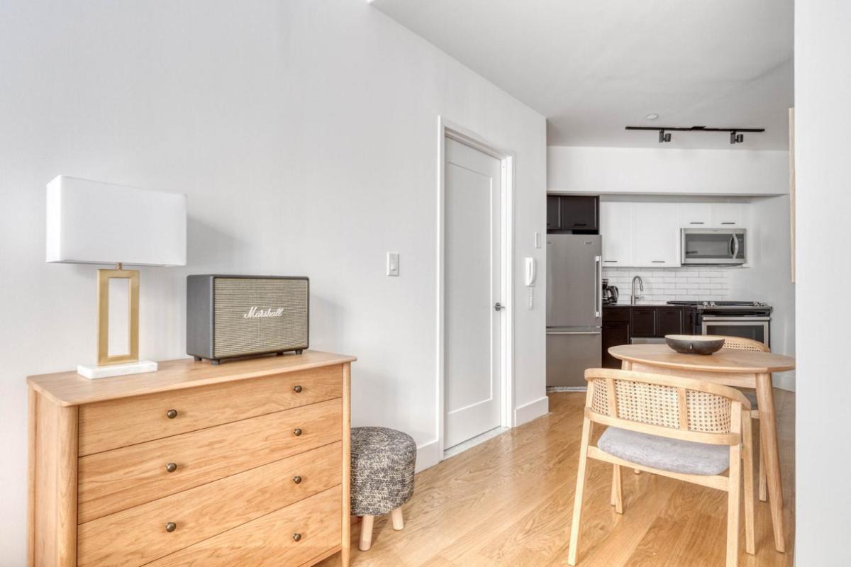 FiDi Studio w Gym Roof deck Speakeasy NYC-78 - Housity