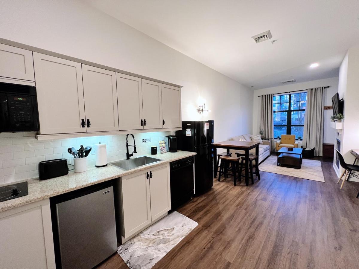 Mountain Creek Resort at Appalachian Hotel - Pool & Hot Tub - Housity