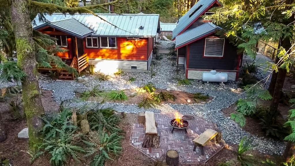 Rusty Bridge River Lodge - Housity