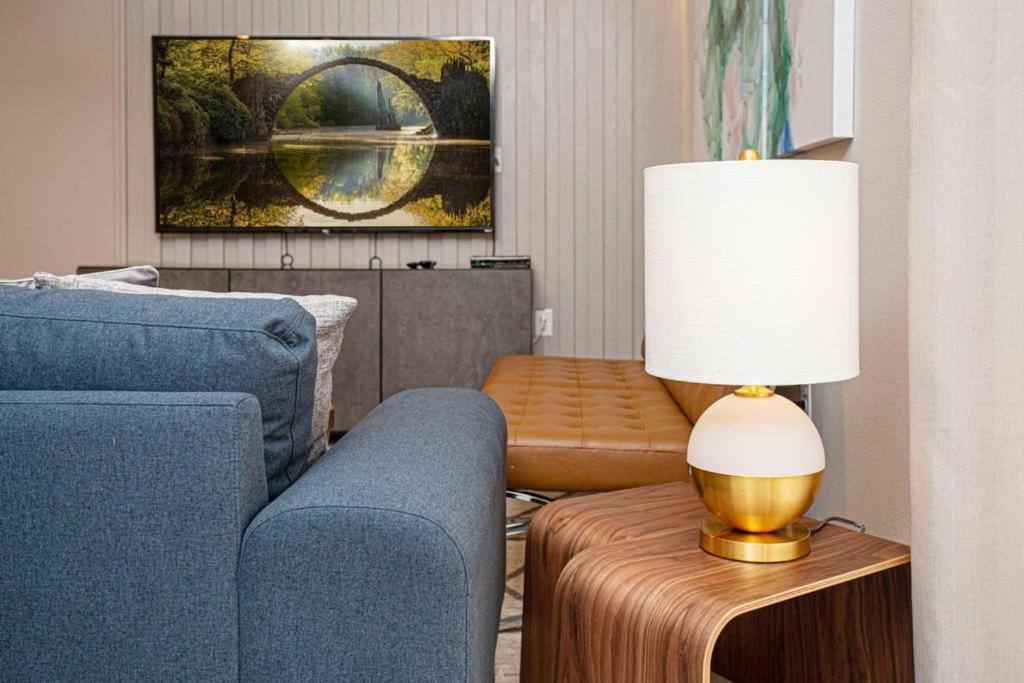 Themed rooms, close to Disney, spacious! - Housity