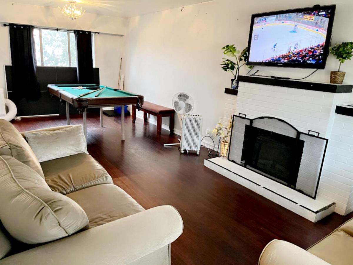 VINTAGE - 3 BED HOUSE - NORTH SURREY - PING-PONG AND POOL TABLE - TV CABLe - Housity