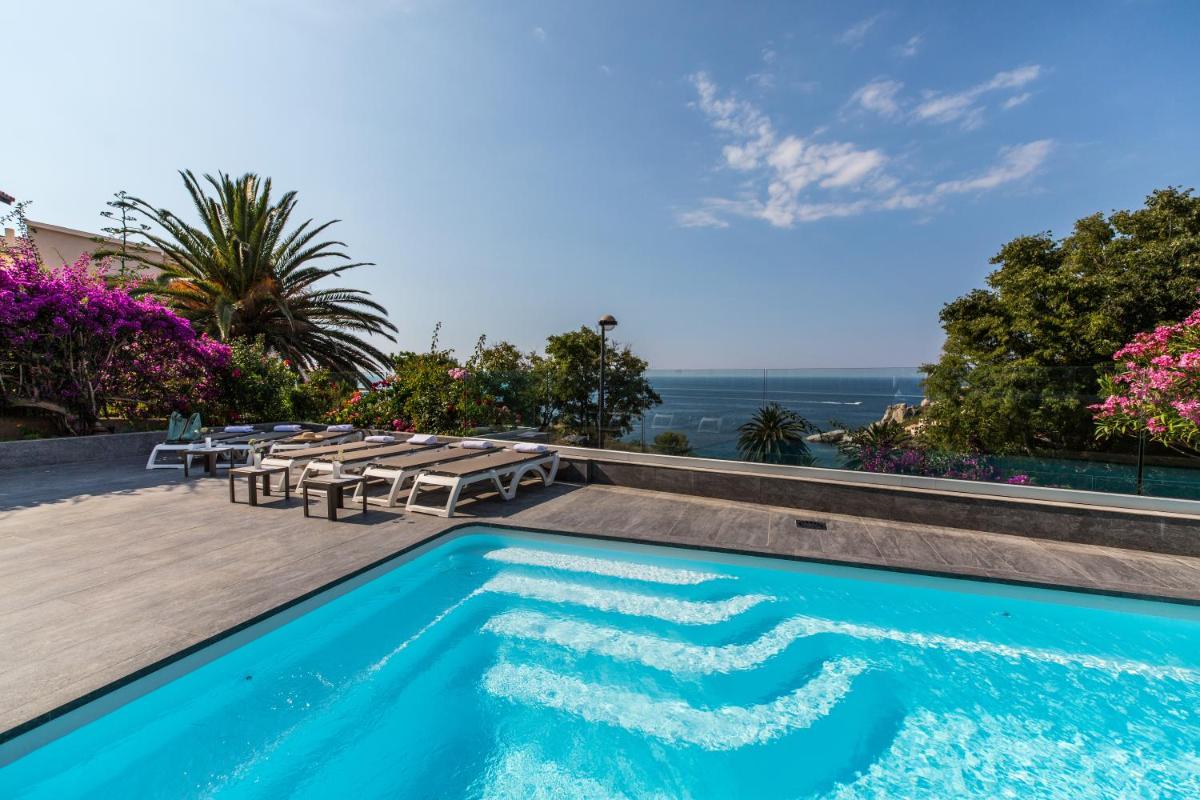 Hotel Villa R - Housity