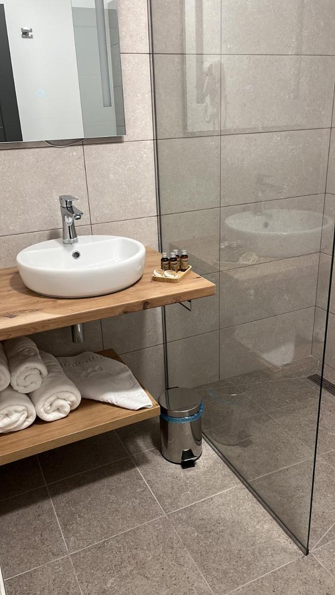 Belvedere Restaurant & Rooms - Housity