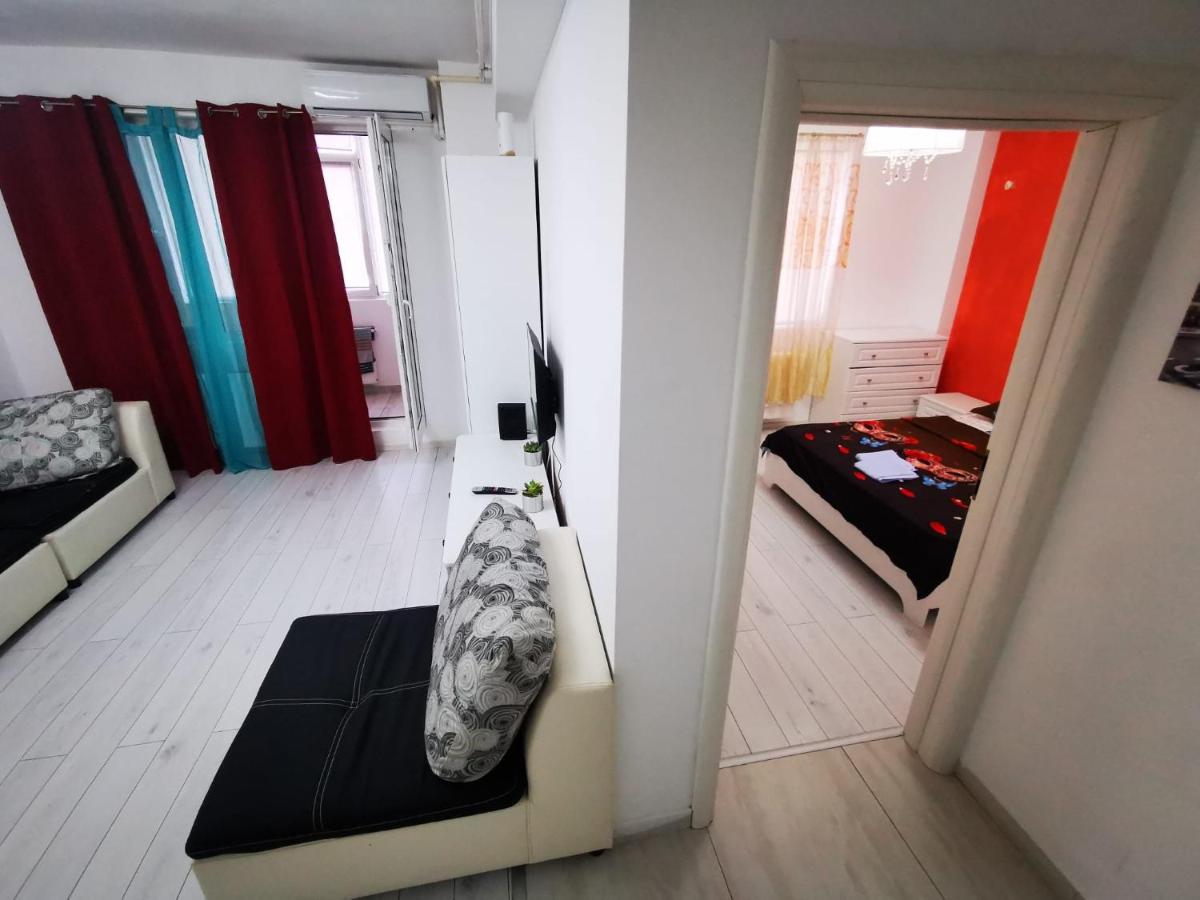 Suitetrails - White Apartment