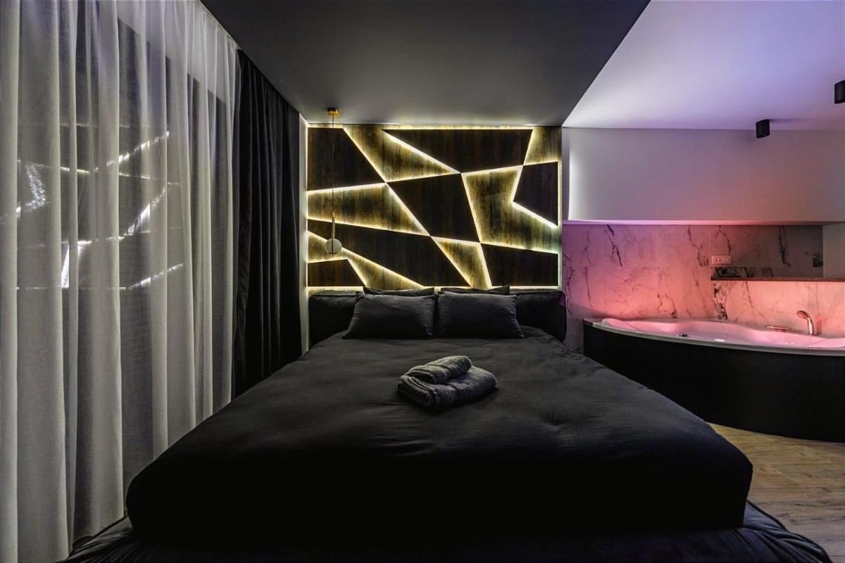 Dark Nest 1 - Housity