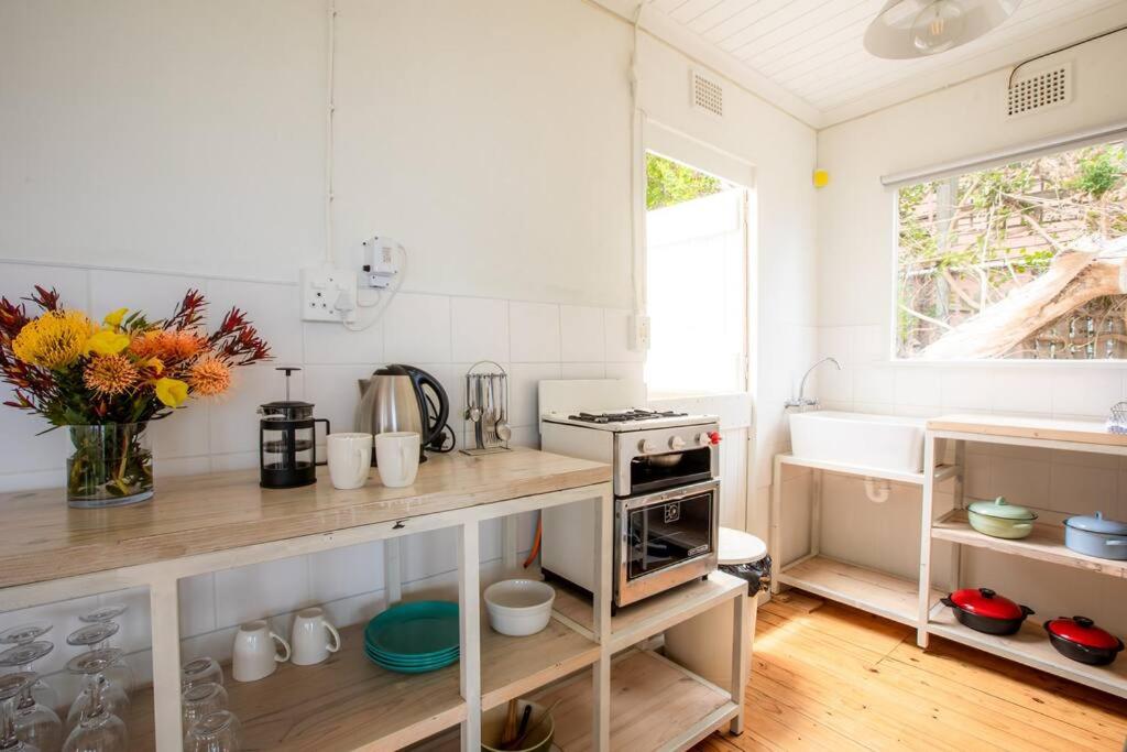 Serene Hide-Away with ocean views. - Housity