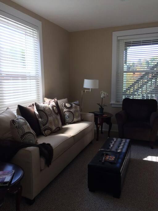 Your home away from home! First floor LTR discounts 533 - Housity