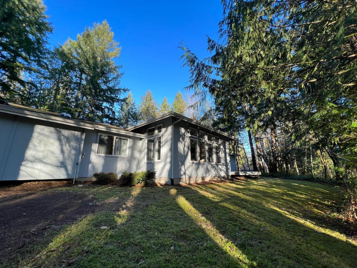 Enchanted Forest Retreat - 4 Bedroom Getaway - Housity