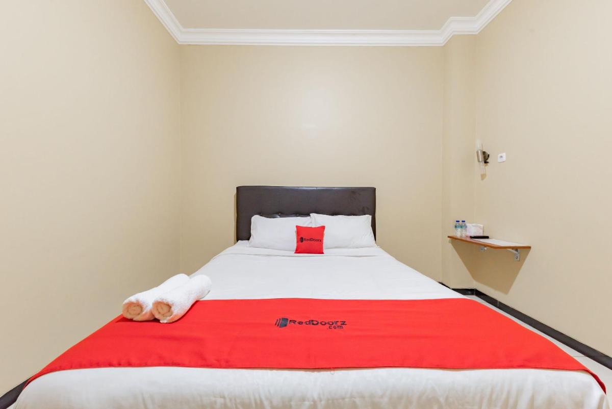 RedDoorz At Pahlawan Street - Housity