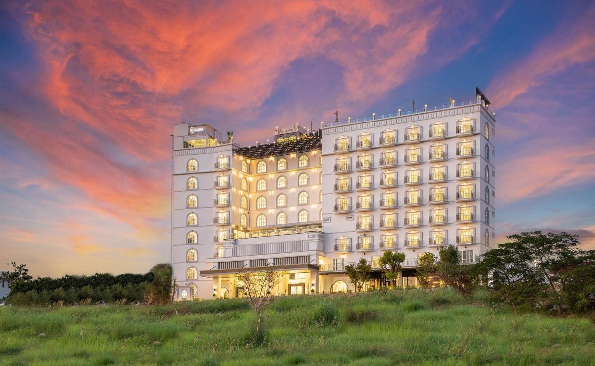 Suitetrails - Eastin Hotel Vientiane