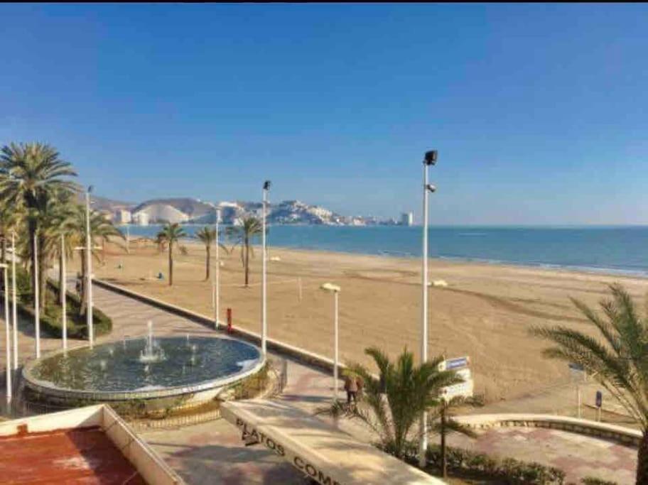 Acogedor apartamento junto a la playa. - Housity