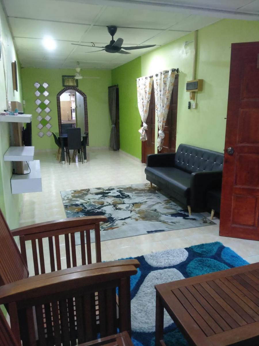 Ali Homestay Desa Permai Bukit Kuang - Housity