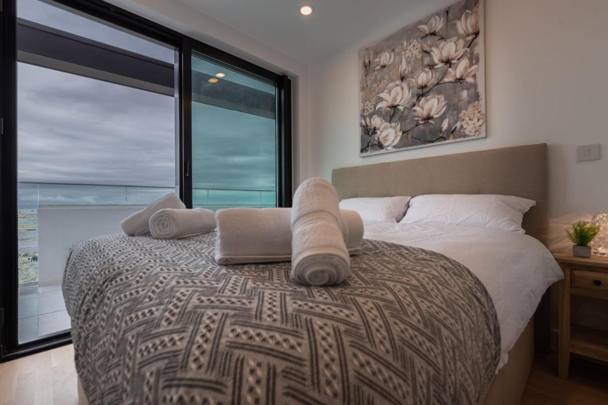 FORBES Suite1406-Hosted by Sweetstay - Housity