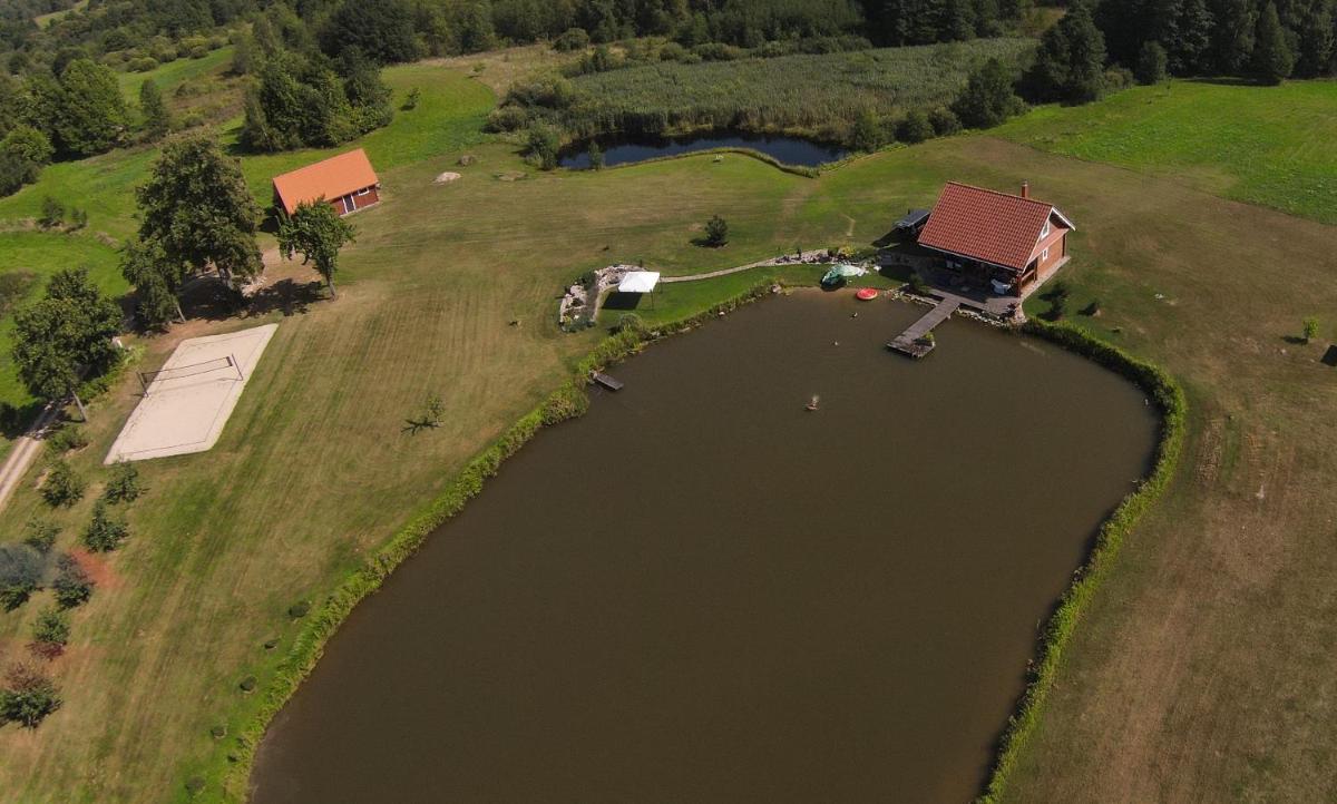 Padvarių sodyba ant tvenkinio kranto su pirtimi - Housity