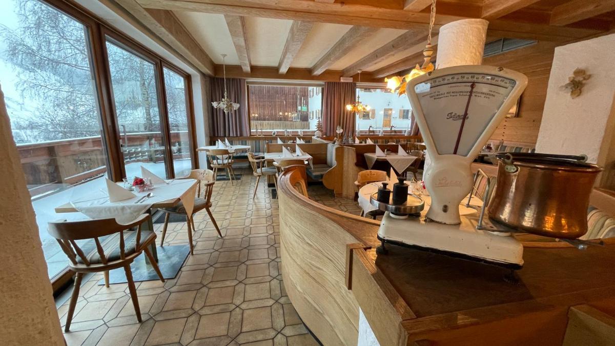 Hotel Alpenrose - Housity