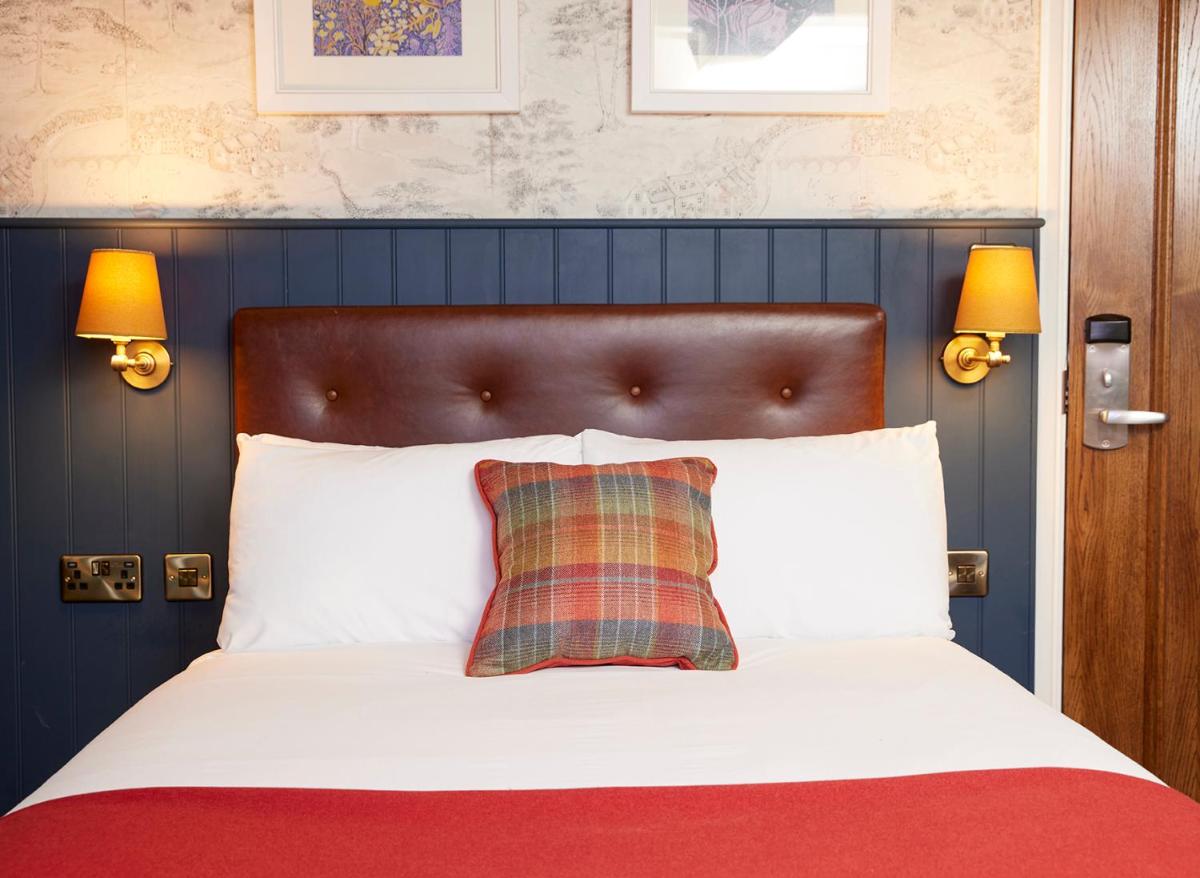 Castle Hotel by Chef & Brewer Collection - Housity