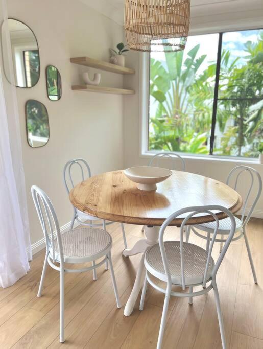 Beach Unit - Steps from the Beach! Sleeps 4. - Housity