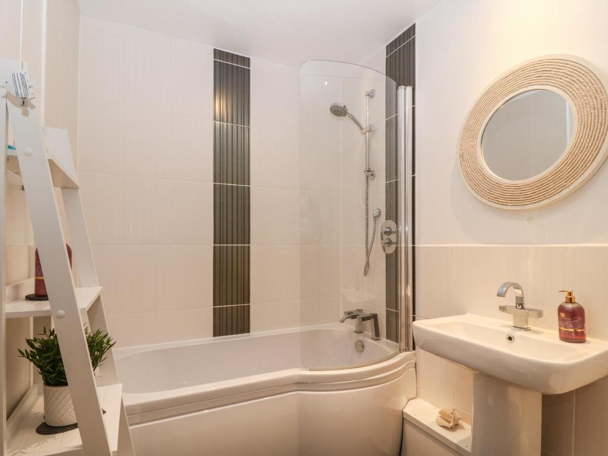 8 Pen Llanw Tides Reach - Housity