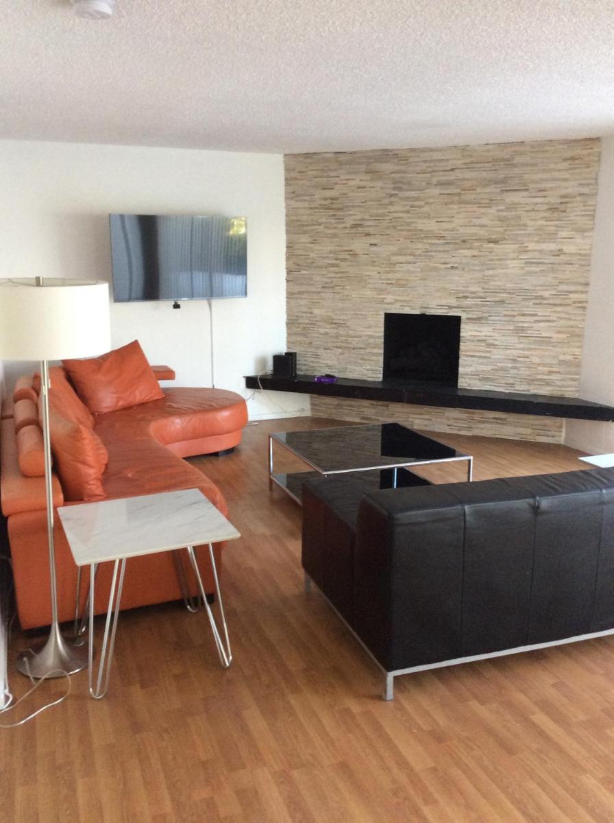 5 bedroom and 3 bathroom large home to share private room/bath - Housity