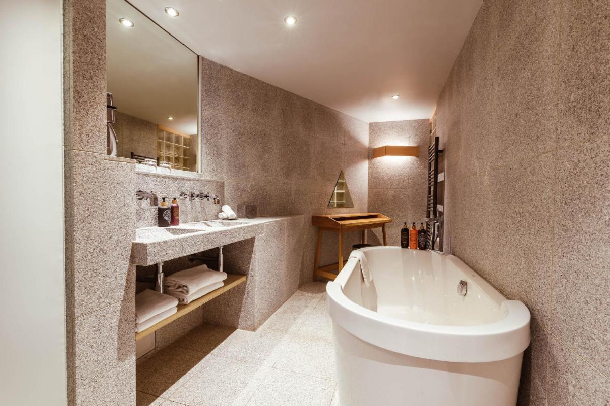 Salle de bains dans l'établissement Altapura Hôtel & Spa Val Thorens