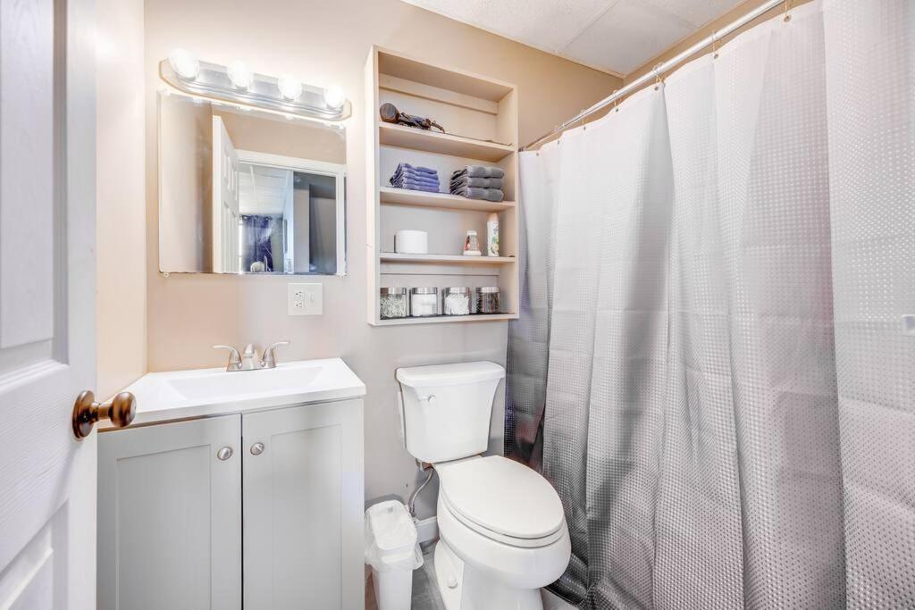 Spacious 4BD - Sleeps 8 - Only Minutes to Bangor - Housity