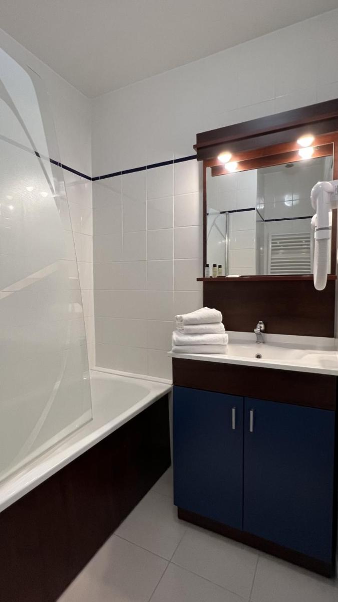 Salle de bains dans l'établissement Vacancéole - Appart'Vacances Pyrénées 2000