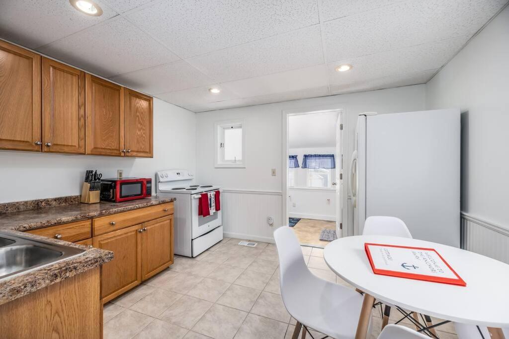 3 BD COTTAGE APT ONLY MINUTES TO BEACH - Housity