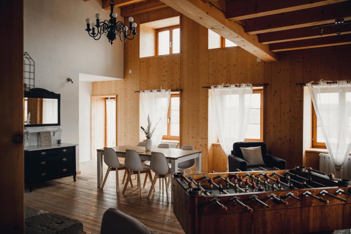 Suitetrails - Spacieux appartement dans ferme Neuchâteloise