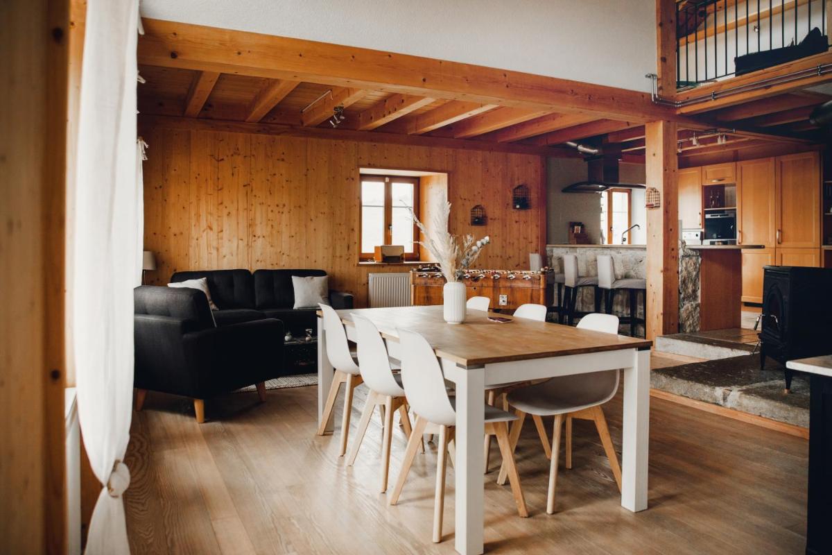 Suitetrails - Spacieux appartement dans ferme Neuchâteloise
