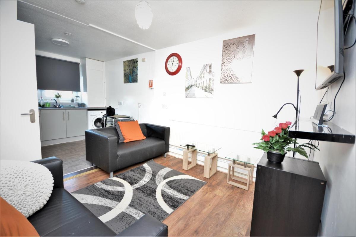 2 Bedroom Apartment Near Excel Exhibition Centre London - Housity